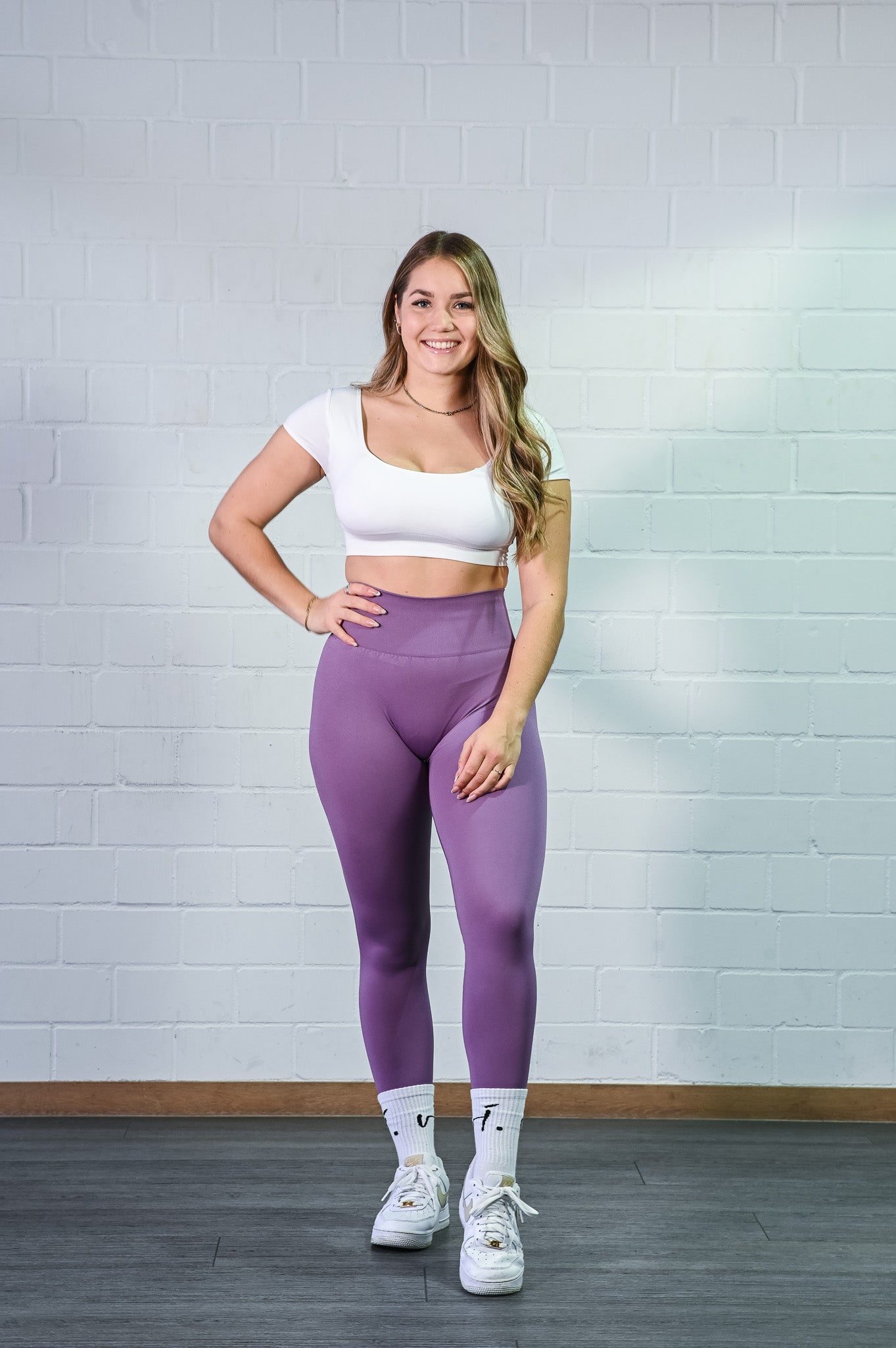 vi. Divi.ne Leggings