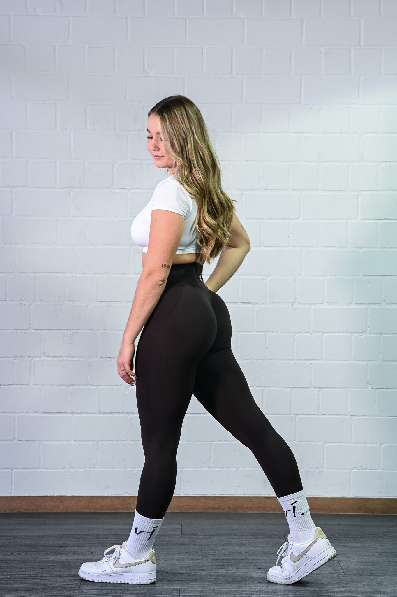 vi. invi.ncible Leggings