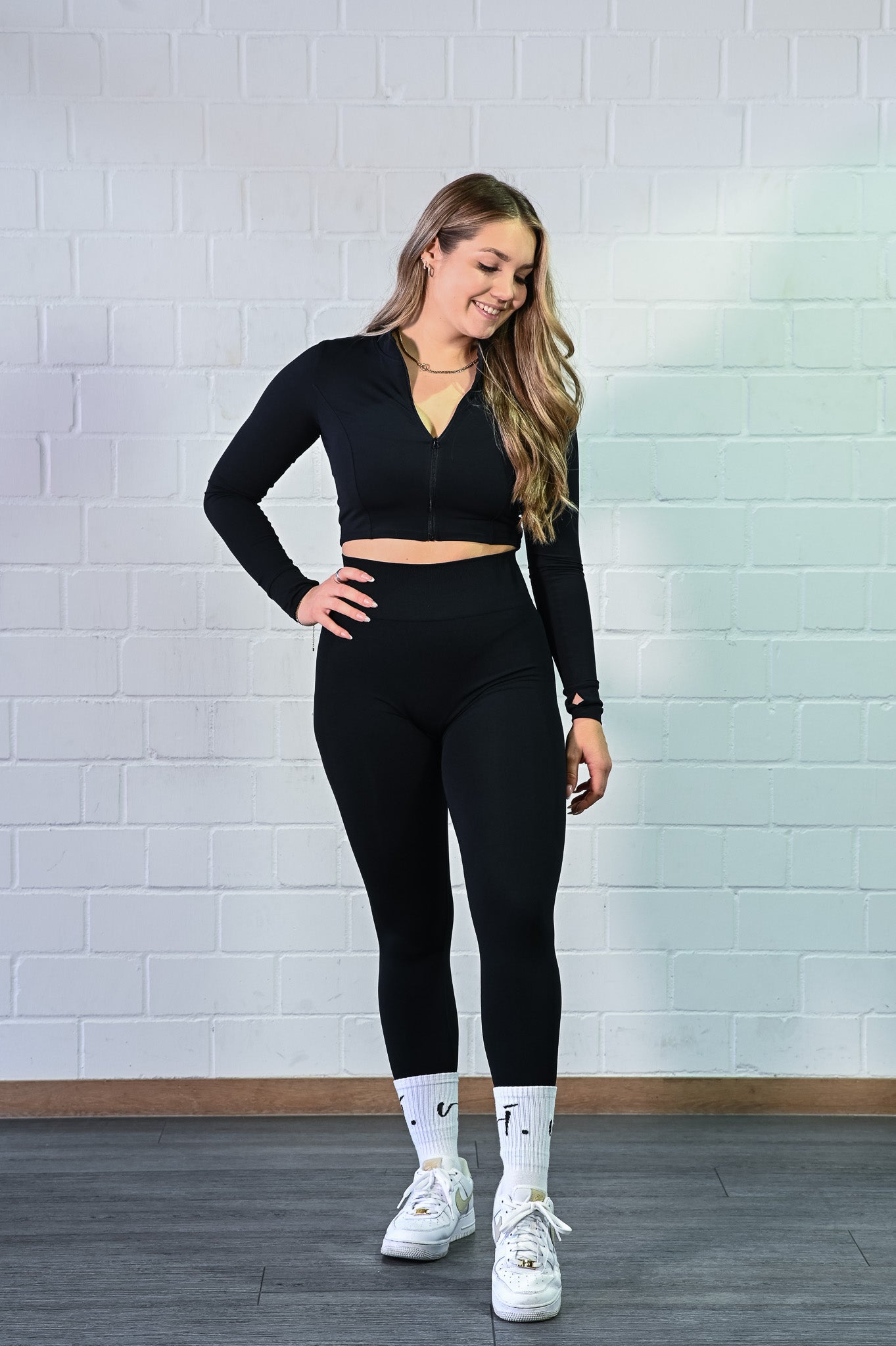 vi. invi.ncible Leggings