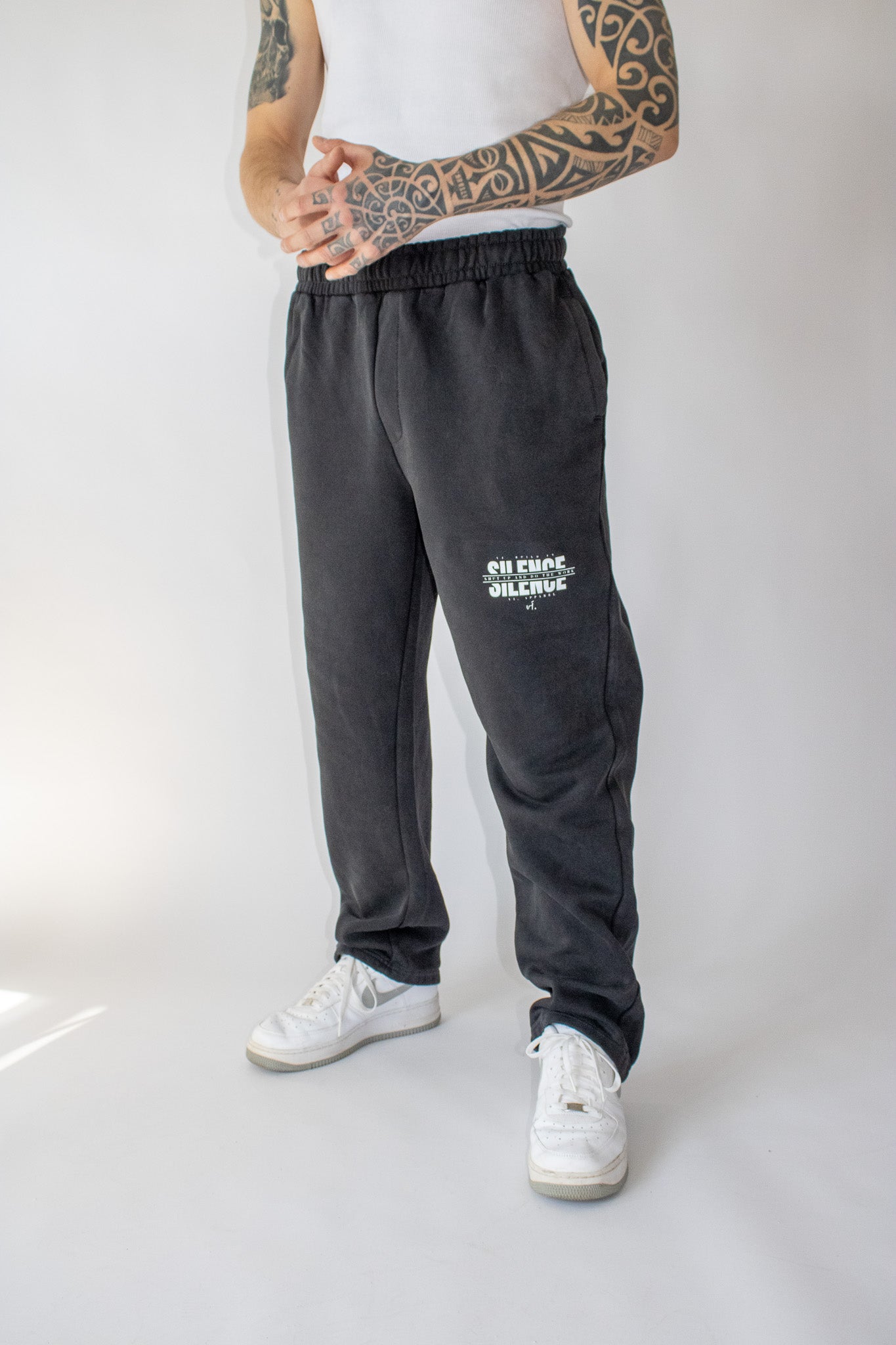 vi. BUILD IN SILENCE Baggy Sweatpants men