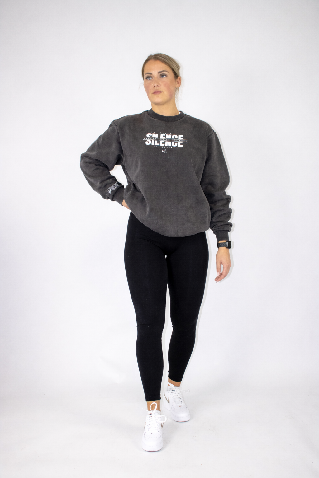 vi. BUILD IN SILENCE Oversized Sweater woman