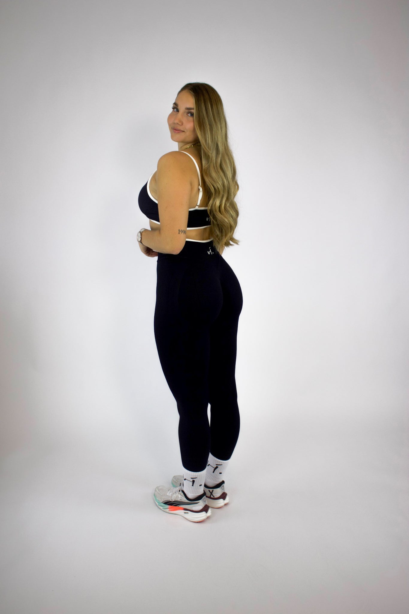 vi. Avi.ara Leggings