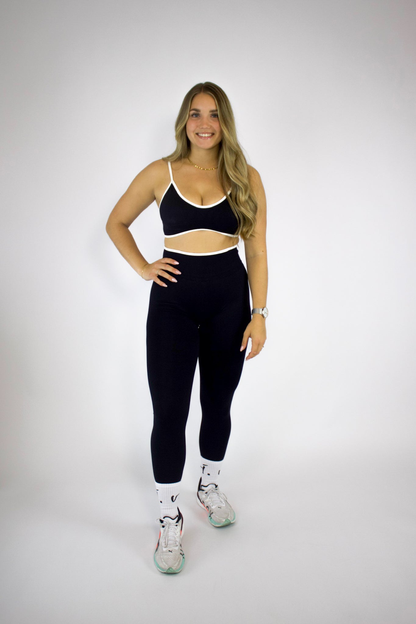 vi. Avi.ara Leggings