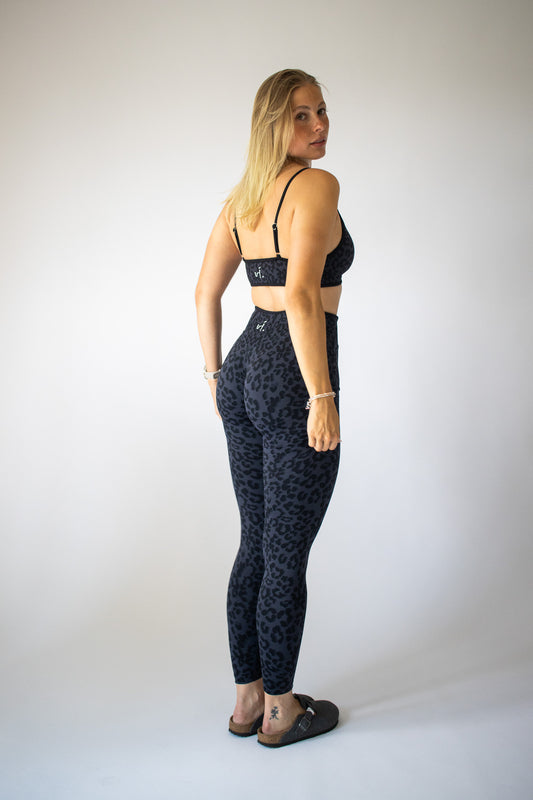 vi. Avi.ara Leggings chapter 08