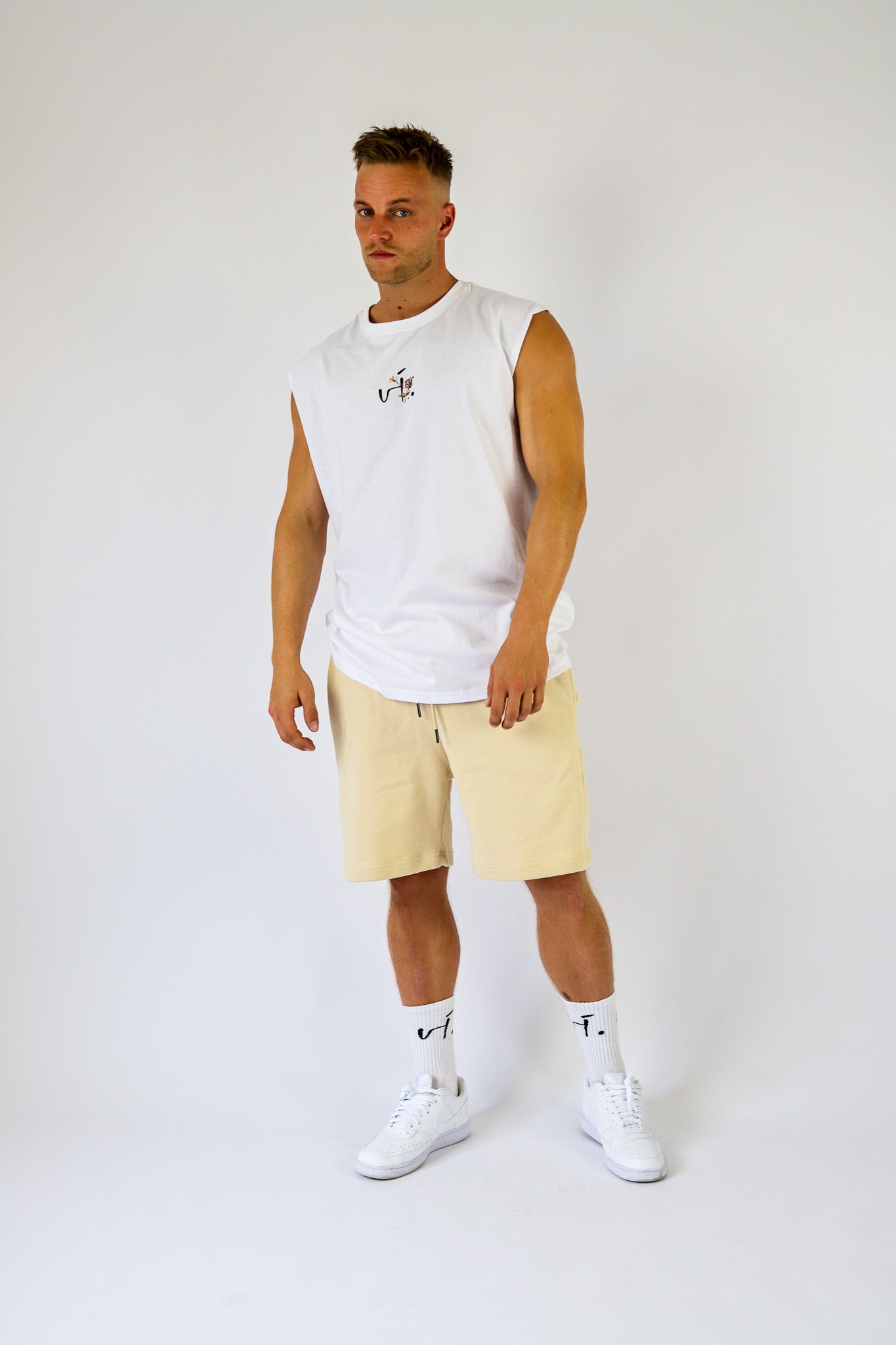 vi. BLOOMING II Sleeveless Shirt