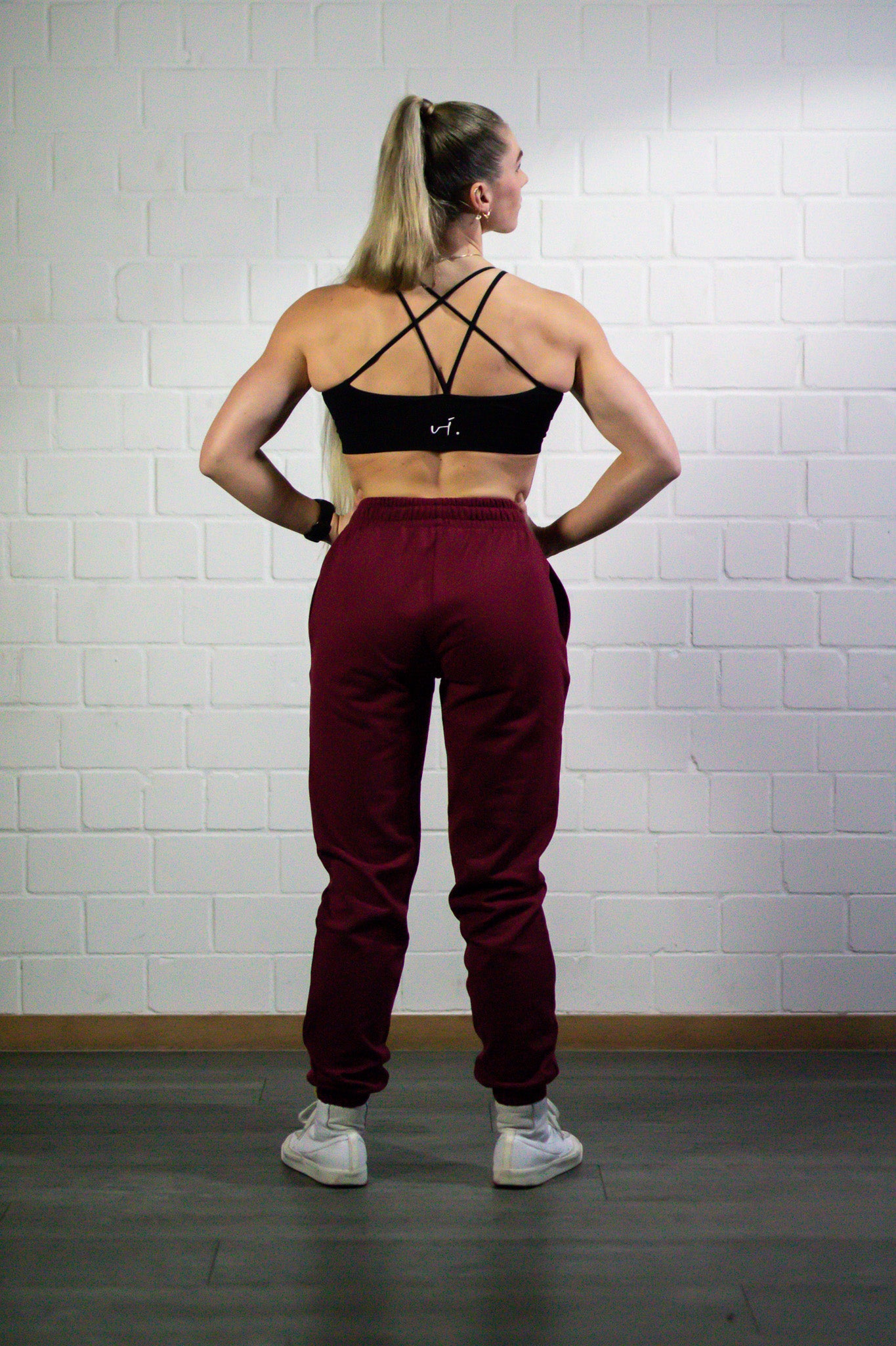 vi. Sweatpants Classic Woman