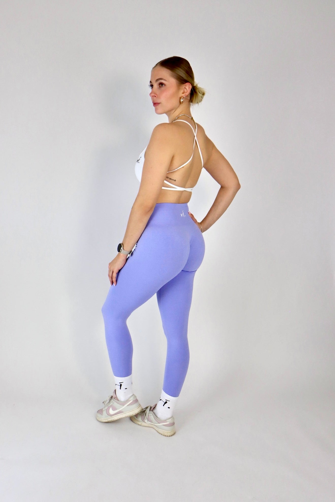 vi. Levi.tate Leggings