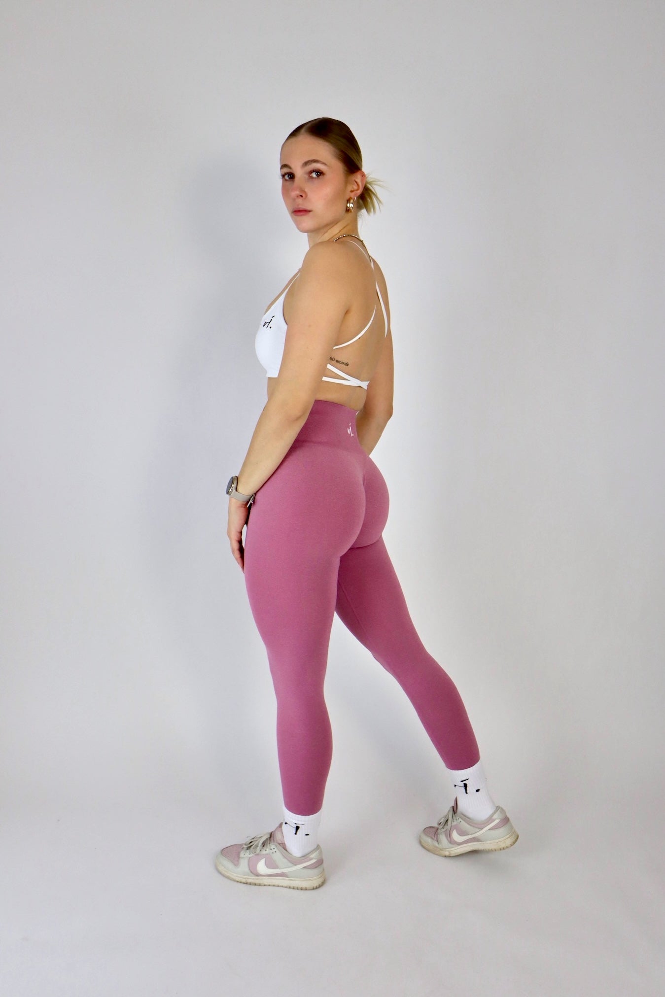 vi. Levi.tate Leggings