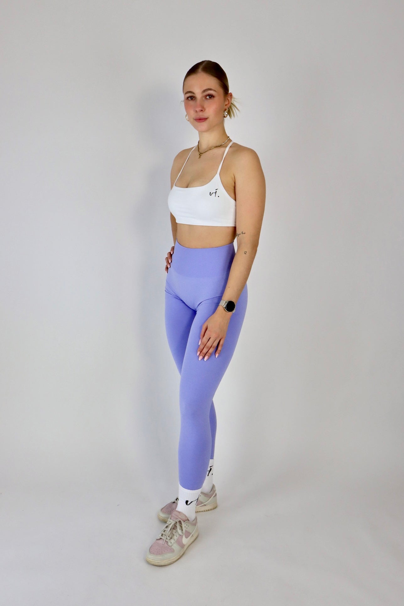 vi. Levi.tate Leggings