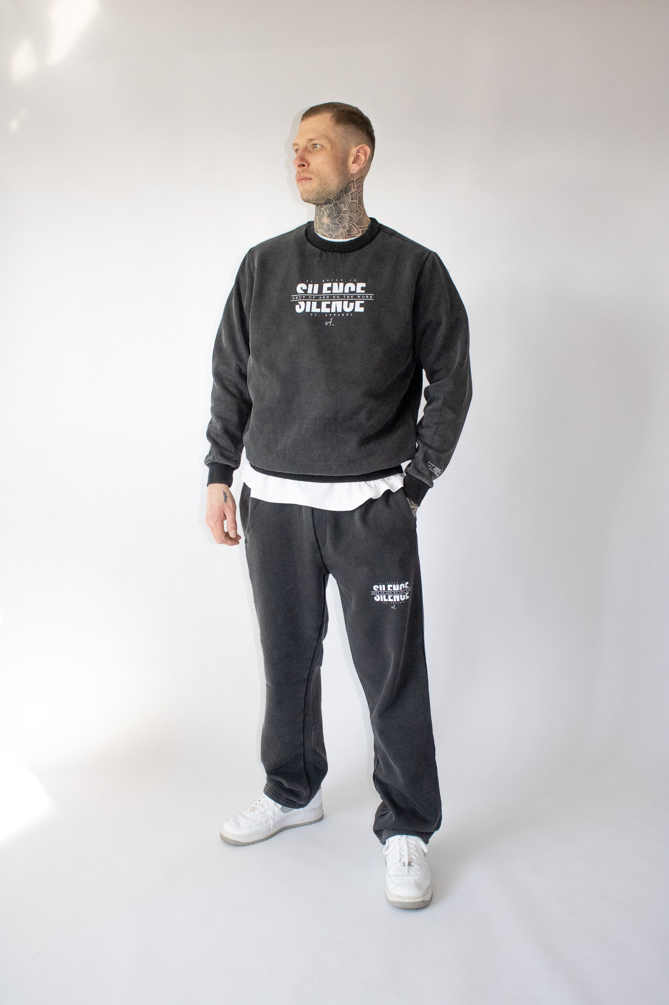 vi. BUILD IN SILENCE Oversized Sweater men