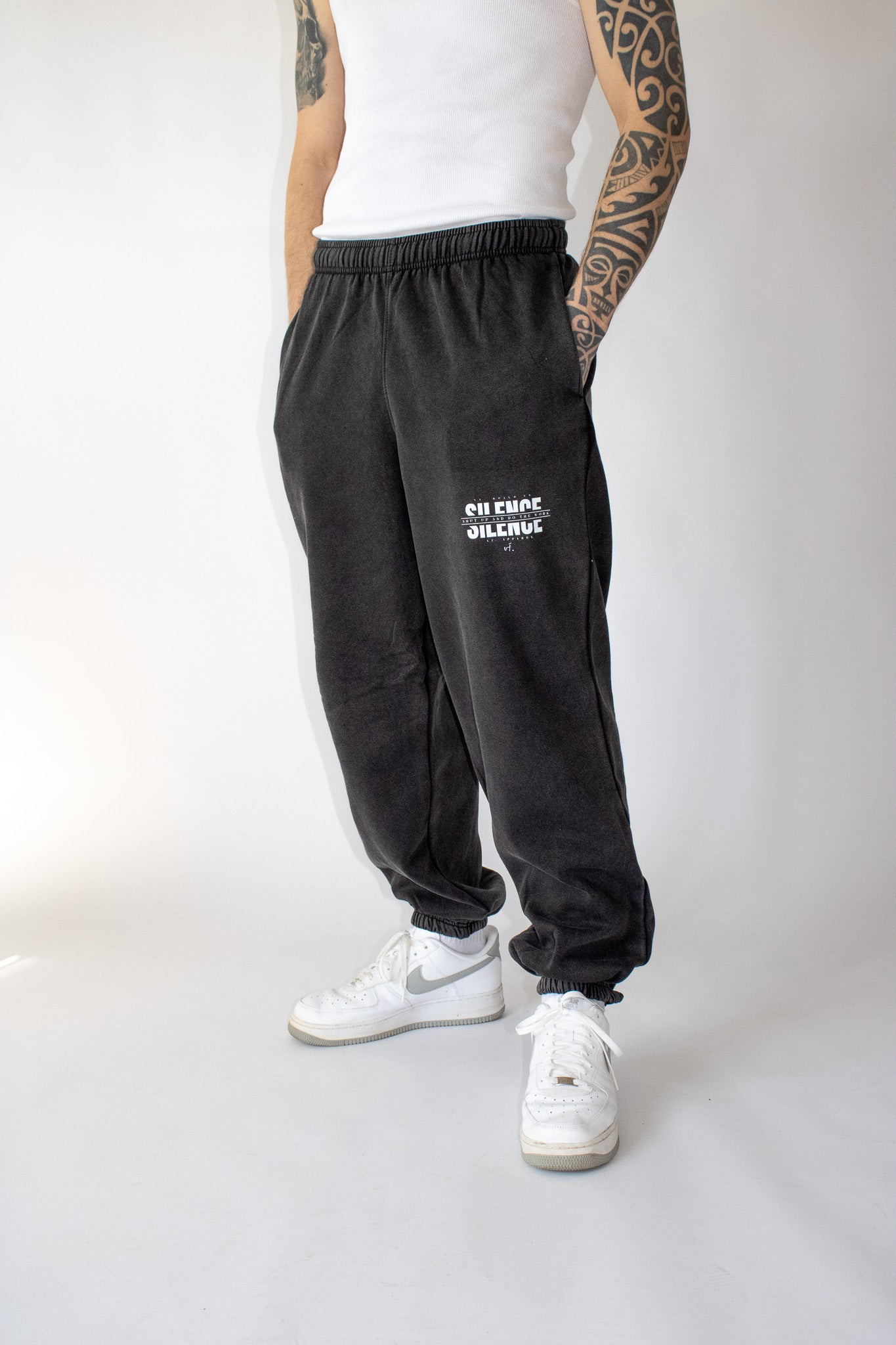 vi. BUILD IN SILENCE Heavy Sweatpants men