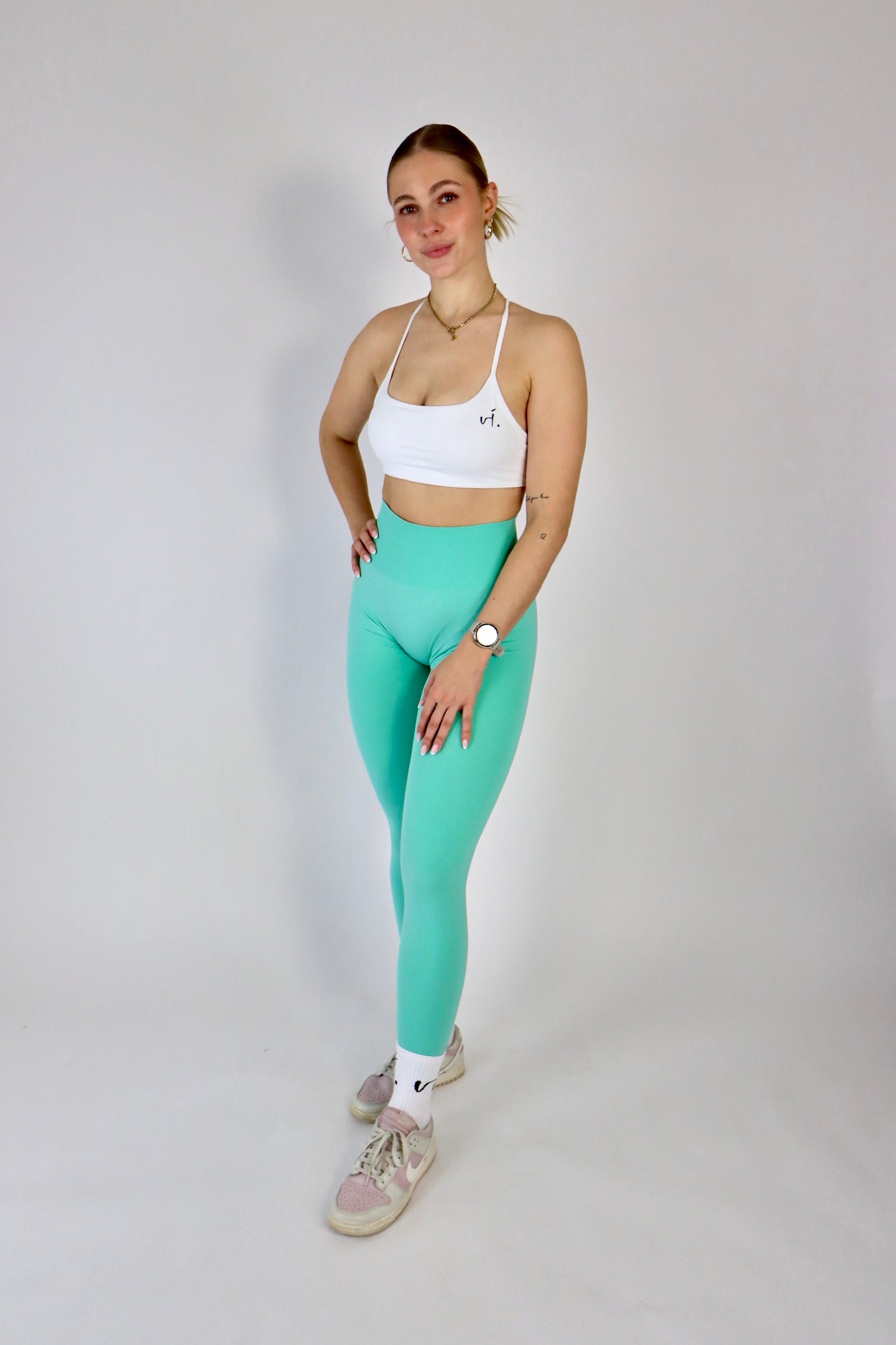 vi. Levi.tate Leggings