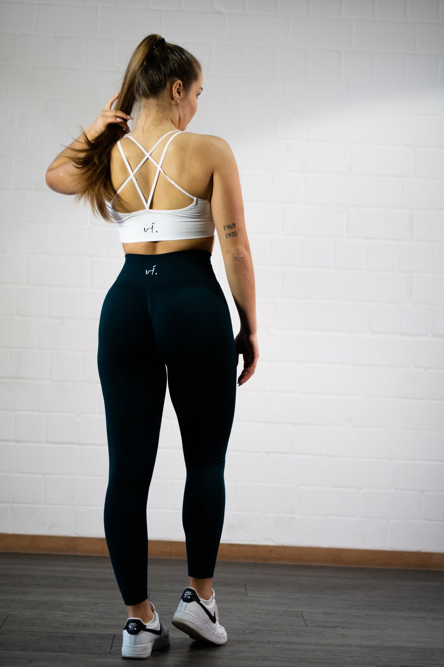 vi. invi.ncible Leggings