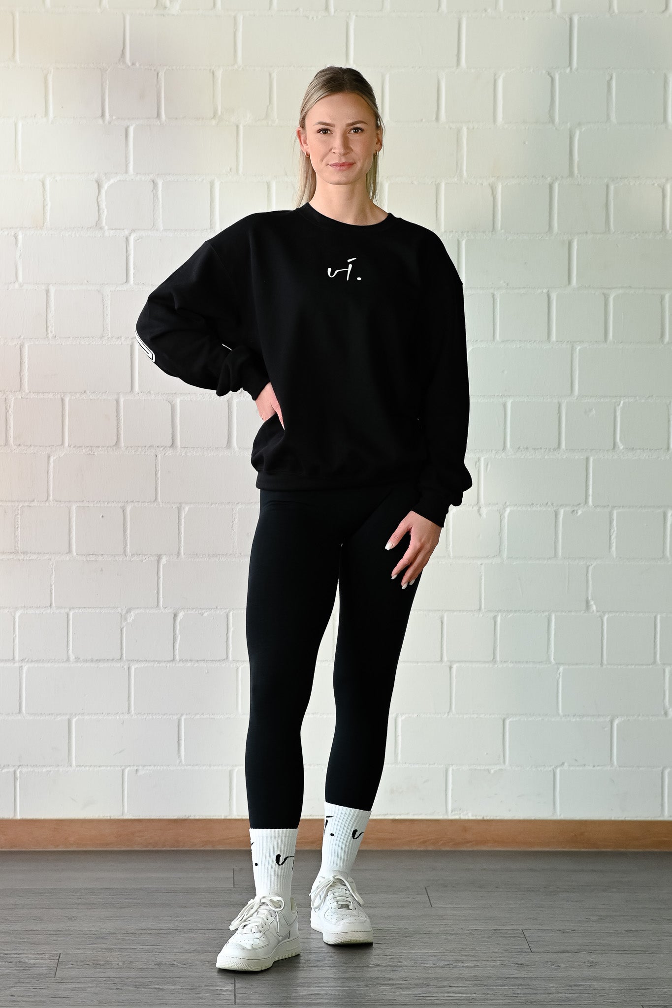 vi. vi.ngs Oversized Sweater Woman